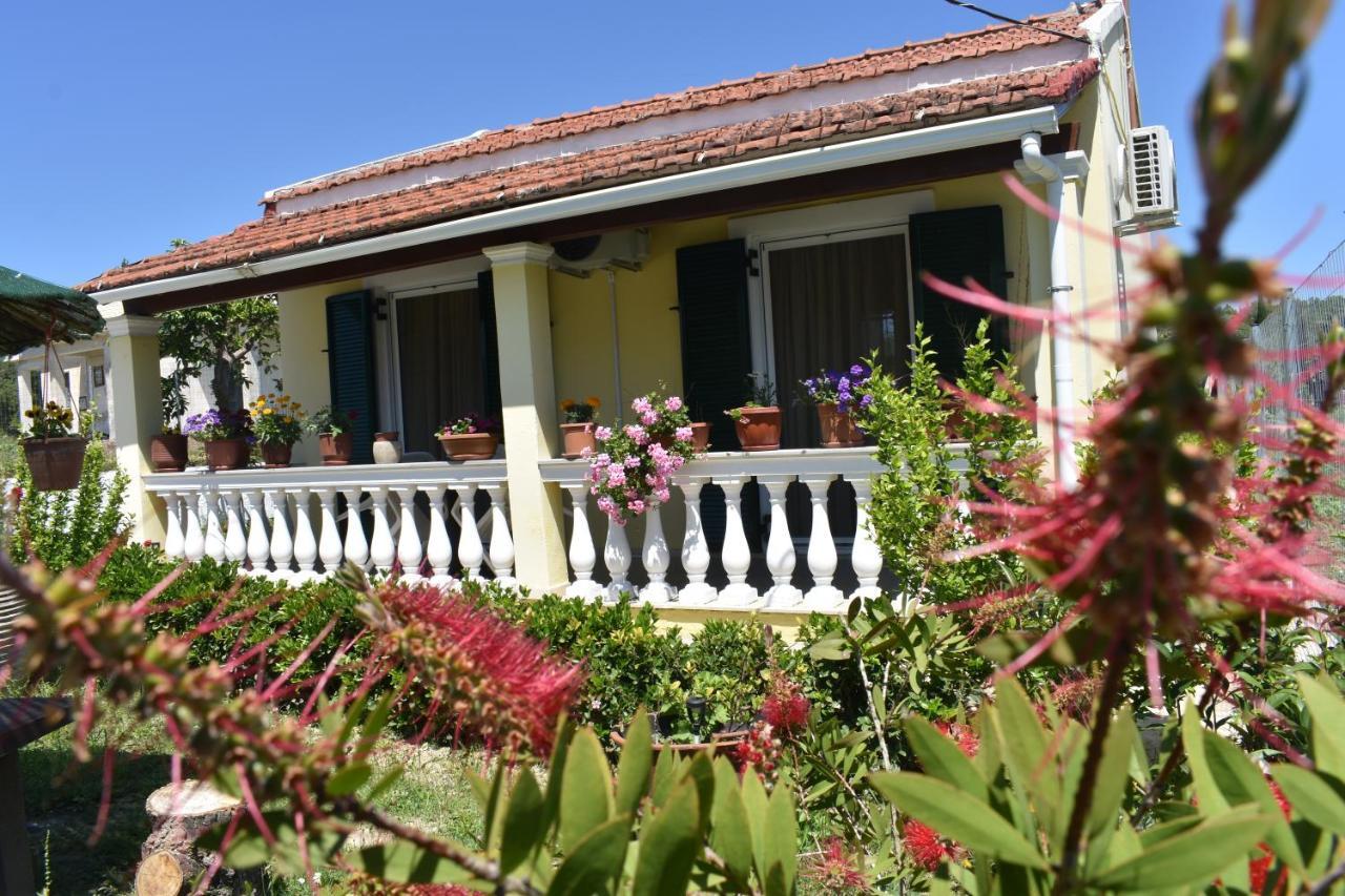 Teta'S Holiday Home Melikia Luaran gambar